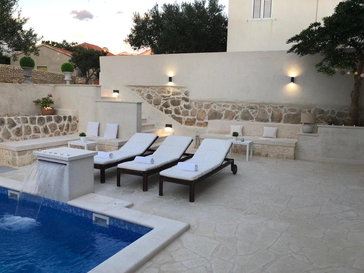Villa Bella With Pool نوفاليا المظهر الخارجي الصورة