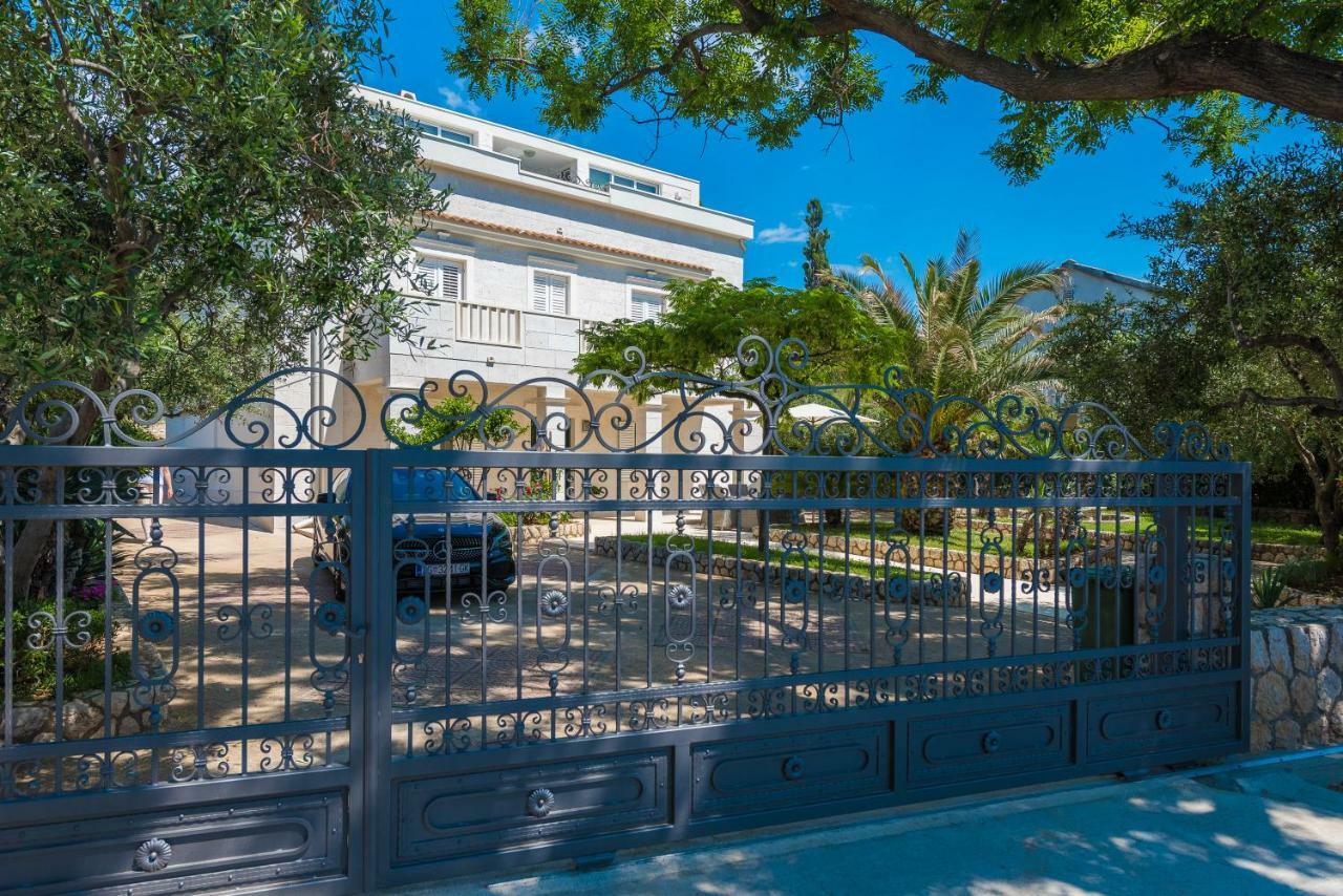 Villa Bella With Pool نوفاليا المظهر الخارجي الصورة